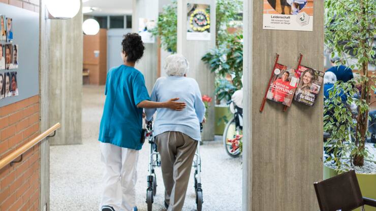 Le secteur de la santé et du social fait partie des branches les plus touchées (image d'illustration).