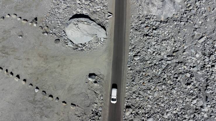 Le gouvernement tessinois a donné jeudi des informations sur la reconstruction des vallées de la Maggia et de la Bavona. La route de la vallée de la Bavona (en photo) a été fortement endommagée lors des intempéries de juin 2024 (archives).