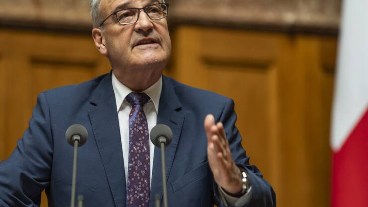 Le ministre de l'économie Guy Parmelin s'est opposé en vain à la primauté des CCT étendues sur les salaires minimaux cantonaux (archives).