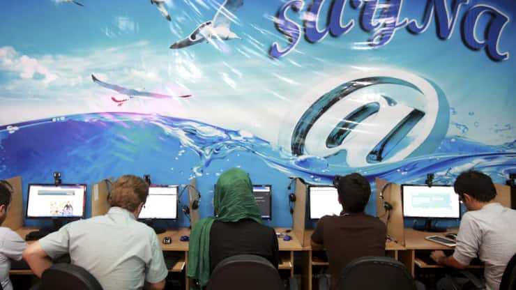 Un internet-café à Téhéran: une photo prise en 2013. Aujourd'hui, le pouvoir a rétabli internet partiellement après deux jours de coupure.
