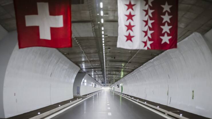 Long de 7,5 kilomètres, le contournement sud de Viège se compose principalement du tunnel d'Eyholz (4,25 kilomètres) et du tunnel de Viège (2,7 kilomètres).