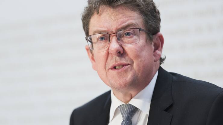 Le conseiller fédéral Albert Rösti était à Paris en février à un sommet sur l'IA, où il avait déjà exprimé la volonté de la Suisse d'accueillir un prochain sommet (archives).