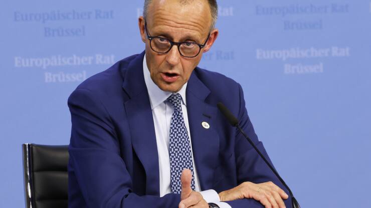 Le gouvernement allemand va augmenter le salaire minimum légal dans le pays en 2026 et 2027. Ici, le chancelier allemand Friedrich Merz. (archive)