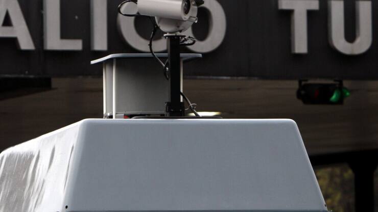 Durant l'enquête, la brigade financière italienne a notamment découvert quelque 100'000 euros cachés dans une voiture à la frontière avec la Suisse (image symbolique).