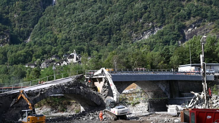 Le pont de Visletto dans le val Maggia, détruit en juin 2024, sera reconstruit d'ici novembre 2026, ont annoncé les autorités tessinoises (archives).
