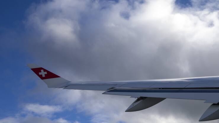 L'Airbus A220-300 de Swiss a dû atterrir à la hâte lundi à l'aéroport allemand de Friedrichshafen alors qu'il devait se poser à Zurich. (Photo d'illustration)