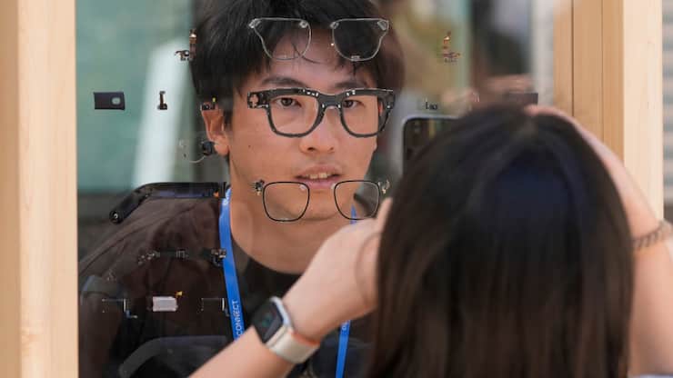 Les deux entreprises sont déjà liées par un partenariat de long terme pour développer des lunettes équipées d'intelligence artificielle.