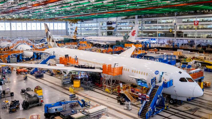 Entre avril et juin, Boeing a réalisé un chiffre d'affaires de 22,75 milliards de dollars, 35% de plus que lors de la même période de l'année précédente. (archives)