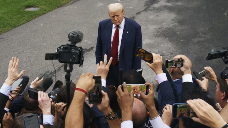Devant la presse, Donald Trump a justifié vendredi les 39% de droits de douane imposés à la Suisse.