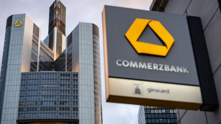 Commerzbank a relevé ses objectifs annuels après avoir affiché un résultat opérationnel record après six mois  à 2,4 milliards d'euros (archives).