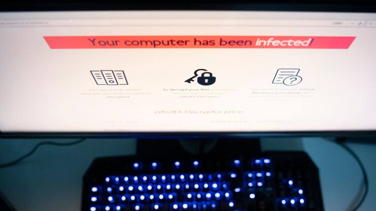 La justice zurichoise traduit un hacker en justice. Il a participé à des attaques contre dix entreprises. (Image symbolique)