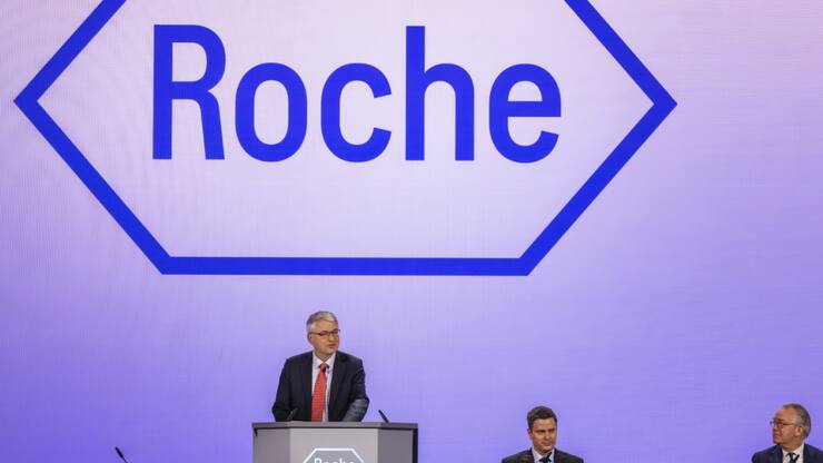 Roche et son président du conseil d'administration Severin Schwan (à gauche) sont en contact avec la Confédération (archives).