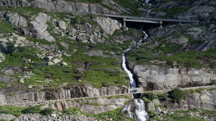 Le Col du Grimsel reste accessible via la Furka et le Haut-Valais. (Photo d'archive de la route du Grimsel).