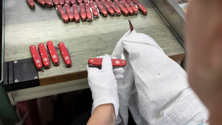 Le fabricant schwytzois du célèbre couteau suisse Victorinox a anticipé le choc douanier en constituant des stocks aux Etats-Unis, son principal marché d'exportation.