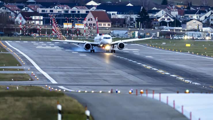 Swiss a introduit 300 mesures pour limiter les retards, incluant par exemple un allongement des temps d'escale. (archive)