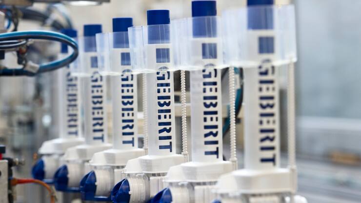 La direction plafonne désormais dans le bas de la fourchette de 4 à 6% son ambition de croissance sur l'ensemble de l'année. La marge Ebitda doit, elle, s'établir autour de 29%, contre 28 à 03% au dernier pointage.