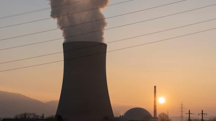 Les vérifications d'usage lancées fin mai nécessitent plus de temps que prévu et il s'est avéré nécessaire "de renforcer le système d'alimentation en eau", explique l'exploitant de la centrale nucléaire de Gösgen. (archives)