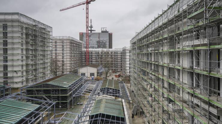 Il y a de moins en moins de terrains disponibles en Suisse pour la construction, ce qui provoque une hausse des loyers (archives).