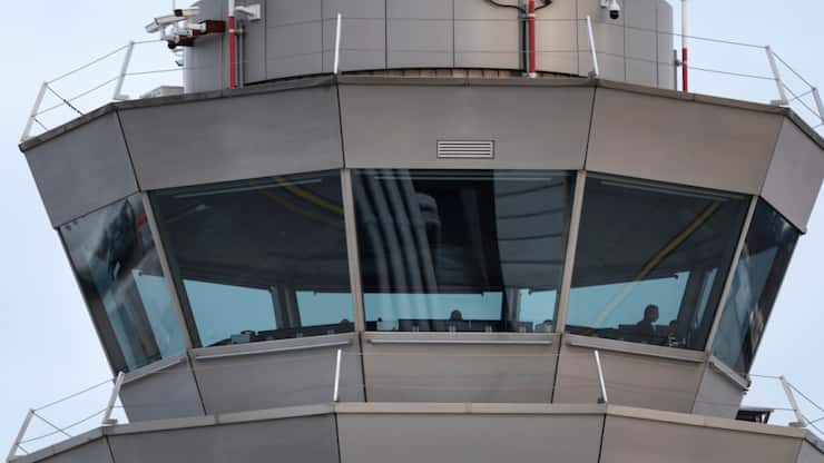 Au premier semestre 2025, les contrôleurs aériens de Skyguide ont aiguillé à nouveau autant d'avions qu'avant la pandémie de coronavirus et la ponctualité des vols a passé de 94,6% à 96% au cours de l'année écoulée (archives).