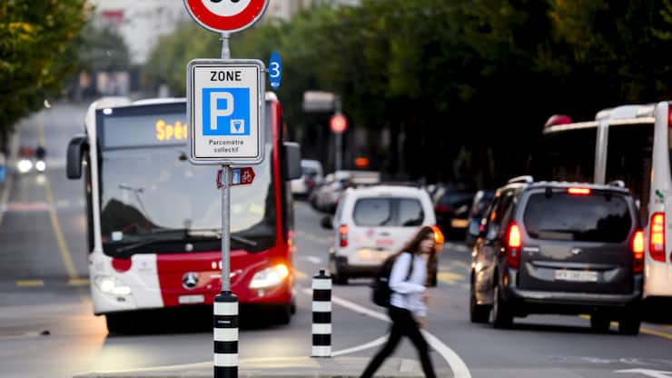 Pour lutter contre le bruit routier, la Ville de Fribourg a instauré le 30 km/h sur une grande partie de son réseau routier (archives).