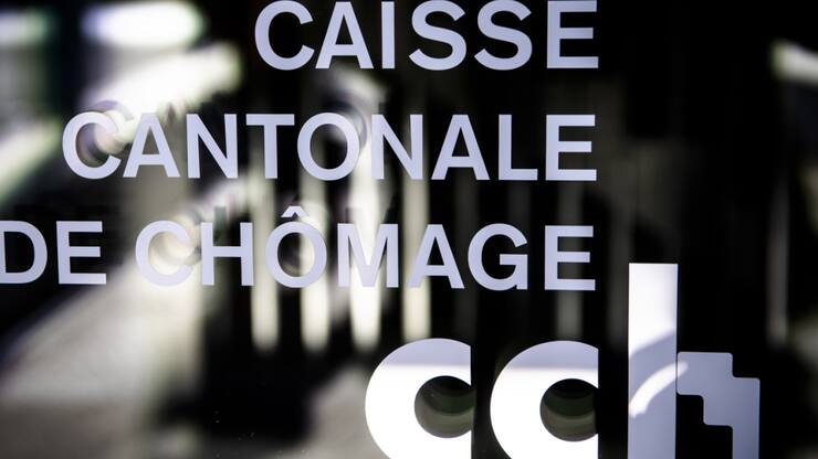 Le taux de chômage a augmenté d'une dizaine de points de base (pb) en août, à 2,8%. Ici, un logo de l'agence de la Caisse cantonale de chomage (CCh). (archive)
