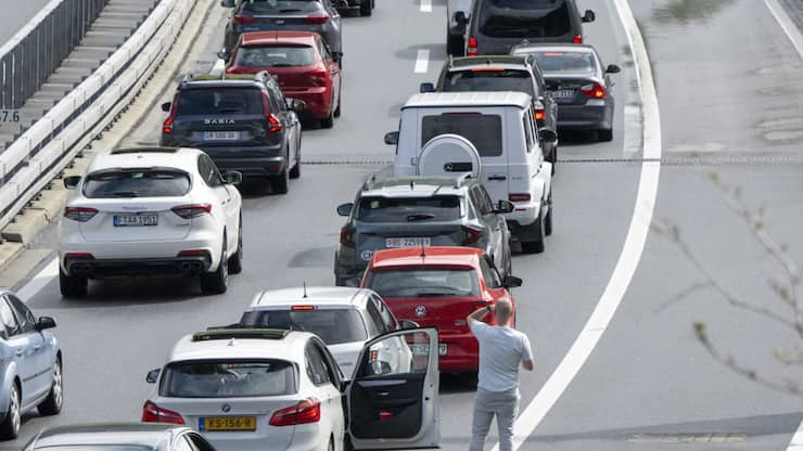 Des élus des cantons d'Uri et du Tessin veulent introduire une taxe de transit pour lutter contre les embouteillages au tunnel du Gothard (image d'illustration).