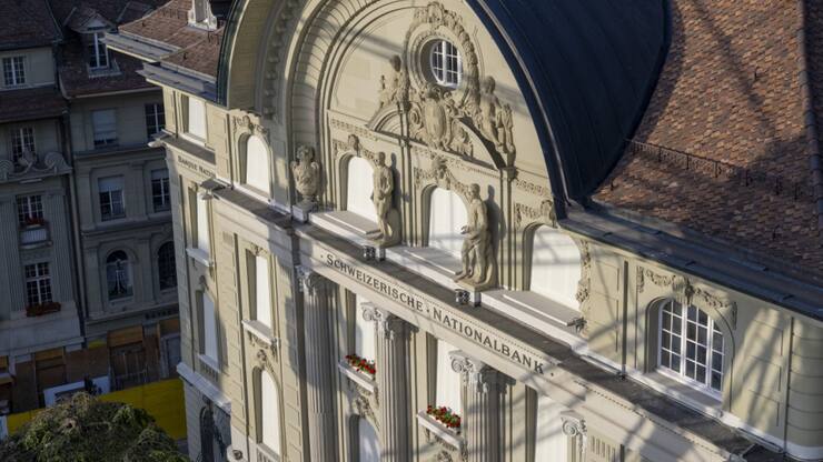 Les économistes d'UBS anticipent cependant une nouvelle appréciation du franc face au dollar, la Réserve fédérale américaine (Fed) étant susceptible d'abaisser son taux directeur au cours de l'année à venir. Un renforcement du franc exercerait une pression supplémentaire sur la BNS, selon eux.