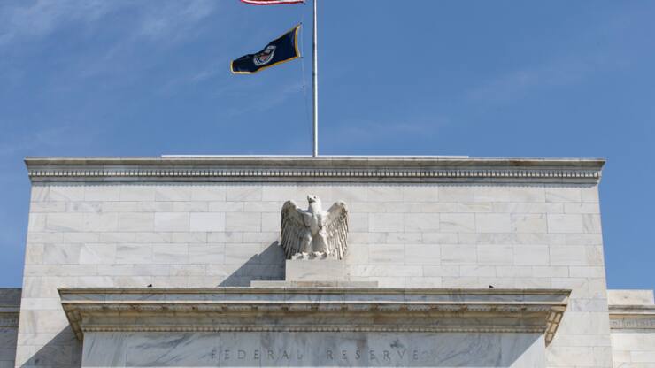 La Fed abaisse sans surprise ses taux d'un quart de point, entre 4% et 4,25%.