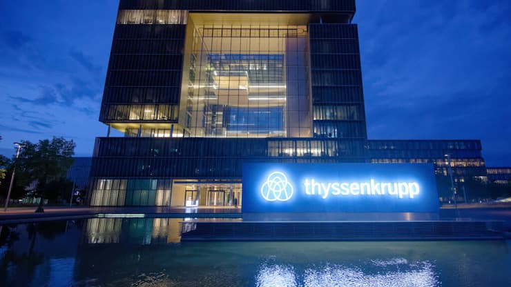 A l'échelle du groupe, et en raison de l'échec de la fusion sidérurgique avec son concurrent indien Tata, un veto de la Commission européenne étant attendu, Thyssenkrupp prévoit de supprimer 6000 emplois au total au cours des trois prochaines années.