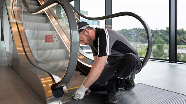 Le contrat comprend de nouvelles installations, des rénovations et des services de maintenance (archives).