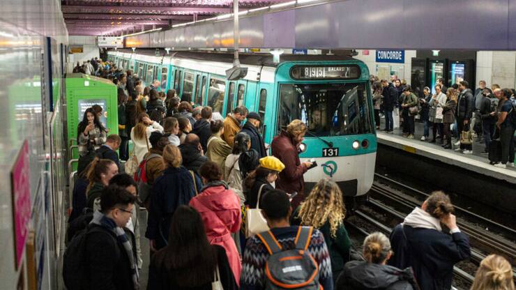 Sous l'impulsion de Jean Castex, la RATP, plombée par un absentéisme endémique et une offre de transport défaillante, a repris des couleurs grâce à un accord sur la qualité de vie au travail avec les syndicats et des hausses de salaires. (archives)