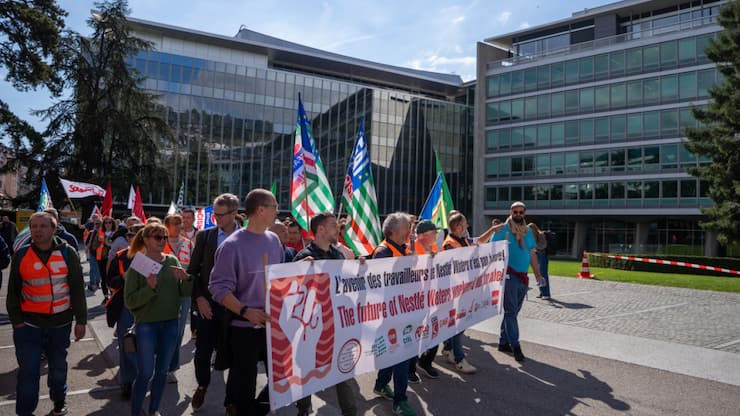 Les délégations avaient fait le déplacement depuis sept pays d'Europe pour manifester devant le siège de Nestlé à Vevey.