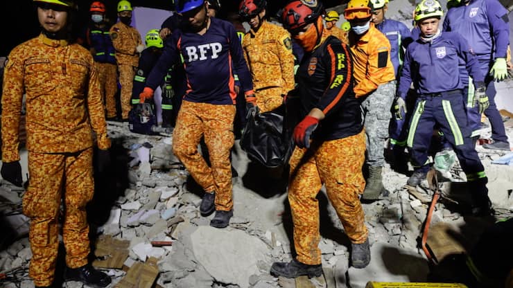 Filmé, le sauvetage d'une victime du séisme, à Bogo, a fait le tour d'internet avec plus de 4 millions de vues.