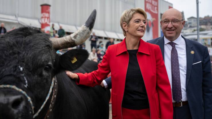 Après avoir inauguré la 82e Olma, la présidente de la Confédération Karin Keller-Sutter a visité la foire agricole.