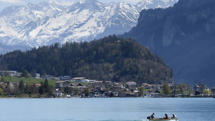 Plusieurs milliers de litres de carburant diesel se sont déversés jeudi après-midi dans le lac de Brienz dans le canton de Berne (archives).