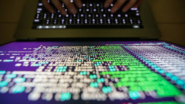 L'Office fédéral de la cybersécurité a collaboré avec la communauté des développeurs pour identifier les failles de deux logiciels à code source ouvert très utilisés parmi les membres de l'Administration fédérale (Photo prétexte).