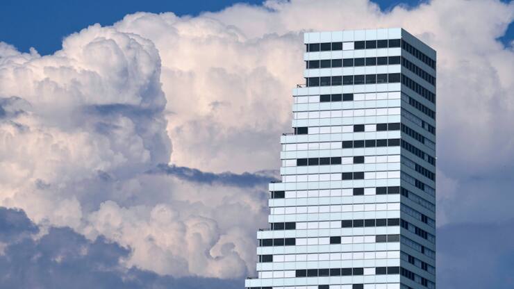 Un test sanguin Elecsys de Roche a été approuvé par les autorités sanitaires américaines (FDA). Ici, le siège de Roche à Bâle. (archive)