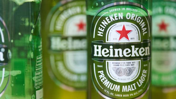 Le brasseur néerlandais Heineken a annoncé mardi une importante réorganisation de son siège social à Amsterdam, avec la suppression ou le transfert de 400 postes. (archive)