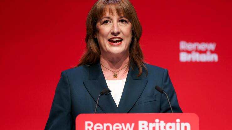 La ministre des Finances britannique Rachel Reeves se dit "déterminée" à soutenir ceux "qui ont du mal à faire face à la hausse des factures et au coût de la vie". (archive)