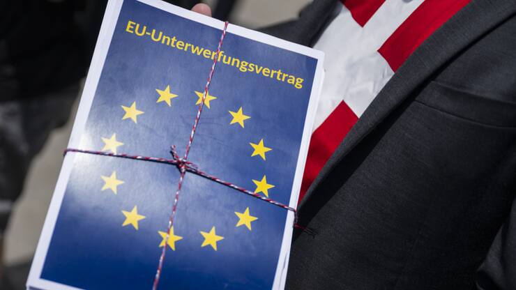 Les élites interrogées se montrent nettement plus favorables au dernier paquet d'accords entre la Suisse et l'UE que la population, encore indécise, selon le sondage publié par Le Temps à l'occasion du Forum des 100 (Photo d'illustration).