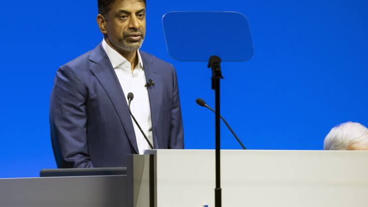 Novartis, ici son patron Vasant Narasimhan, campe sur ses ambitions pour l'ensemble de l'exercice. La croissance des recettes doit atteindre 10%, quand celle de l'Ebit ajusté doit dépasser de peu cette marque. (archives)