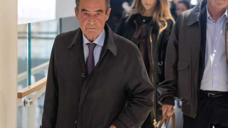 Huit prévenus, dont l'ex-directeur général de Lafarge, Bruno Lafont, sont poursuivis, ainsi que le cimentier français, filiale du géant zougois Holcim depuis 2015, en tant que personne morale, pour financement du terrorisme.