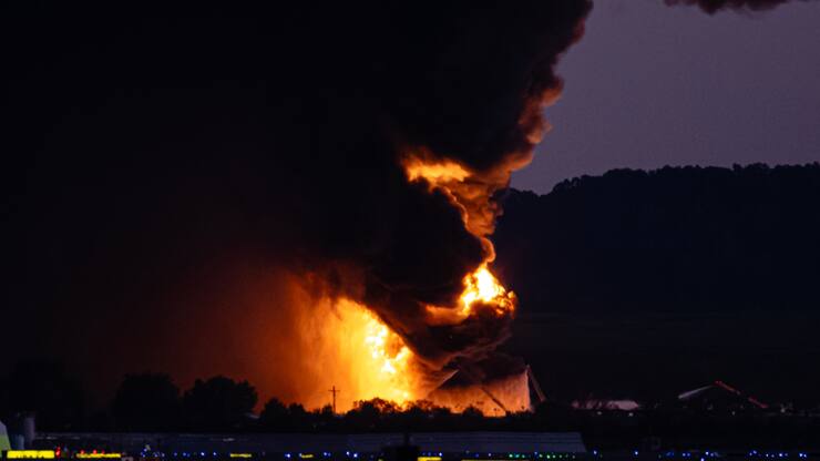 Le crash a provoqué un incendie à proximité de l'aéroport international de Louisville.