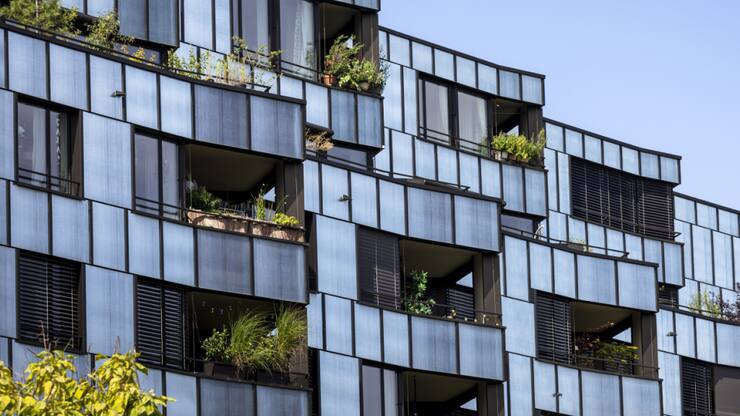 "L'évolution des prix s'est encore accélérée et les prix de l'immobilier résidentiel ont augmenté plus fortement que les revenus des ménages et les loyers", explique UBS. "L'octroi de prêts hypothécaires a également augmenté par rapport aux trimestres précédents."