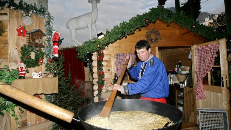 La tartiflette a été cuisinée dans six poêles de 2 m de diamètre (cliché symbolique/Keystone archives).
