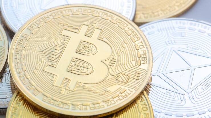 Après la fin du "shutdown" aux Etats-Unis, les acteurs du marché craignent que les nouvelles données économiques américaines ne viennent assombrir davantage les perspectives de baisse des taux, soulignent les analystes.