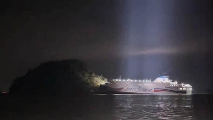 Un ferry avec 267 personnes à son bord s'est échoué sur une île inhabitée en Corée du Sud.
