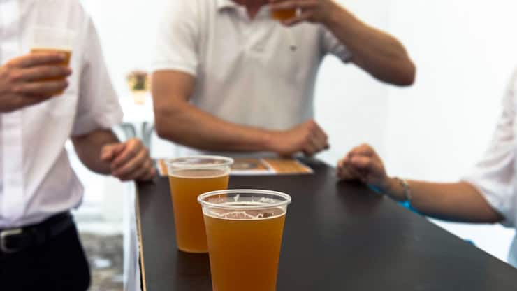 Entre 2024 et 2025,  la production totale de toutes les brasseries suisses a baissé de 1,9% pour atteindre 3,69 millions d'hectolitres. (archive)