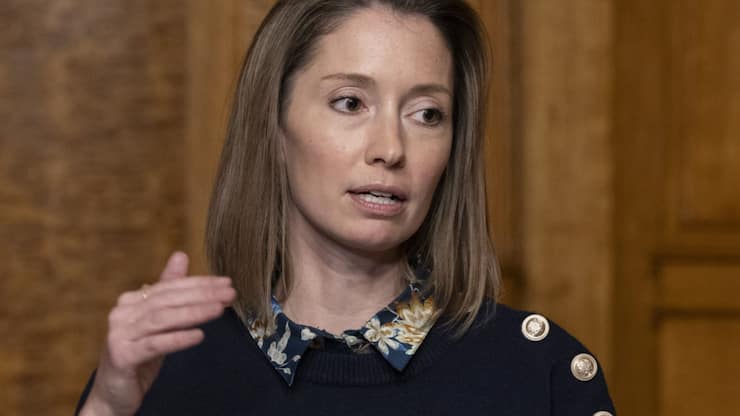 La conseillère aux Etats Johanna Gapany (PLR/FR) a abordé vendredi lors d'un point de presse le paquet d'allègement 2027 (archives).