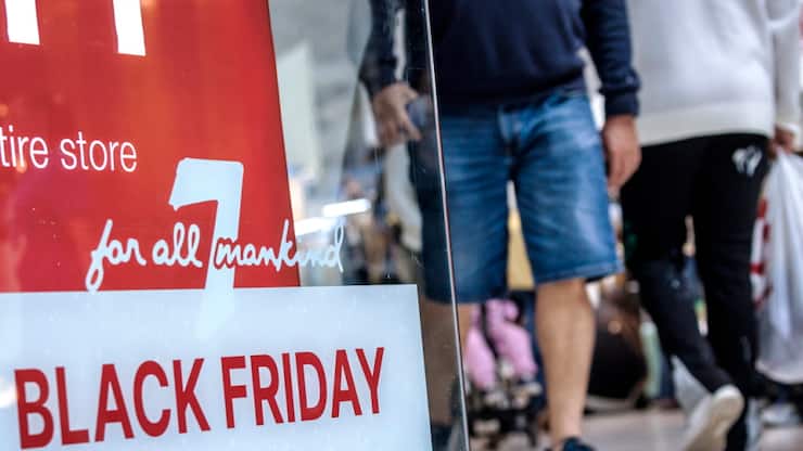 Pas de cohue, mais les consommateurs américains ont bien été au rendez-vous des soldes du "Black Friday".